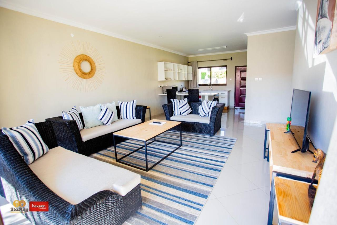 Douglas Lodge & Apartments Лилонгве Екстериор снимка