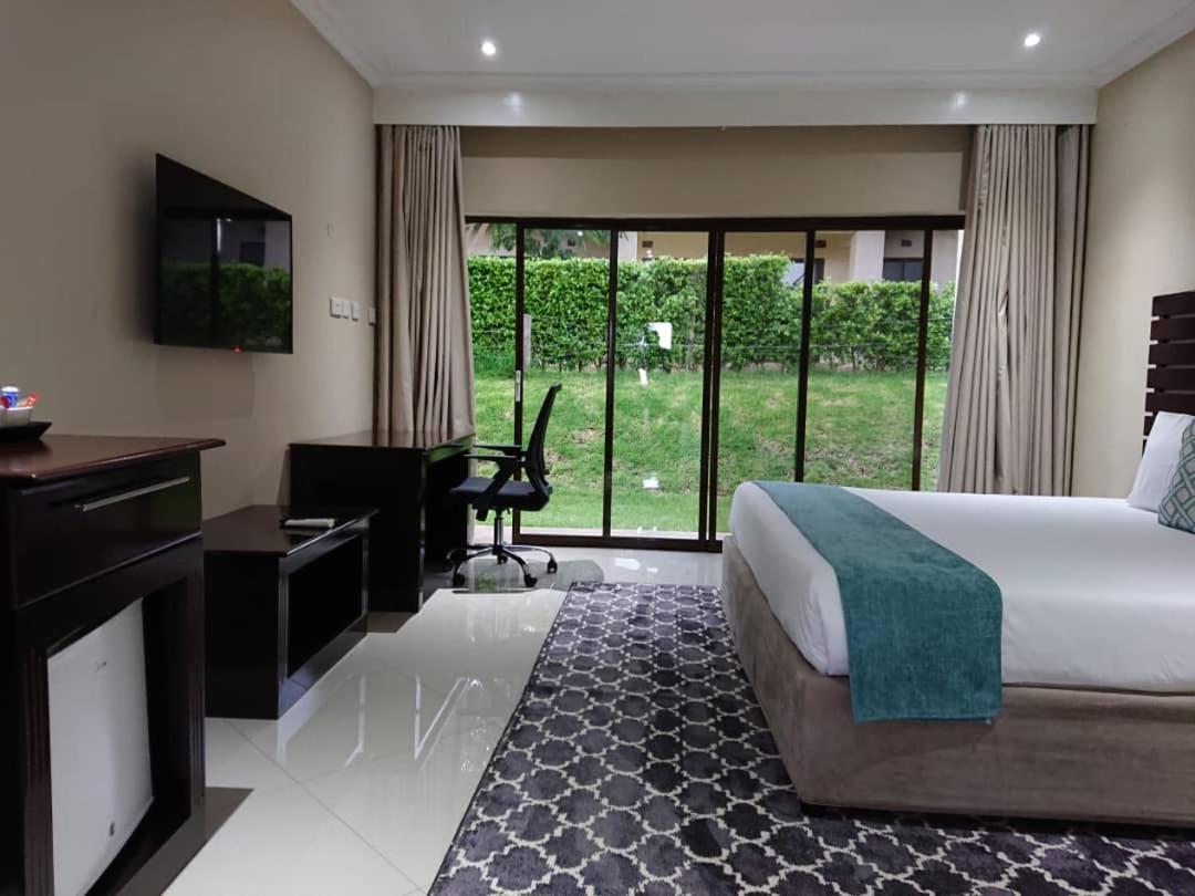 Douglas Lodge & Apartments Лилонгве Екстериор снимка