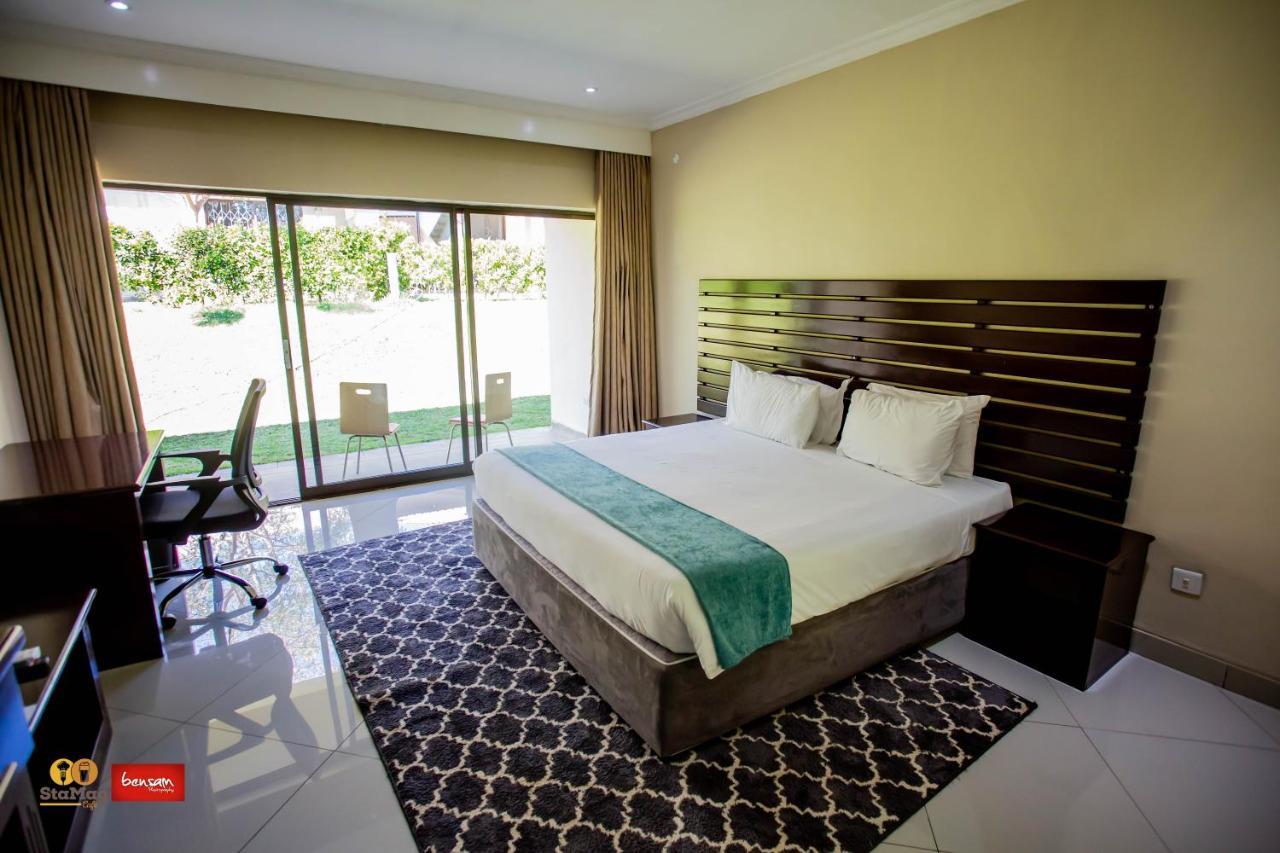 Douglas Lodge & Apartments Лилонгве Екстериор снимка