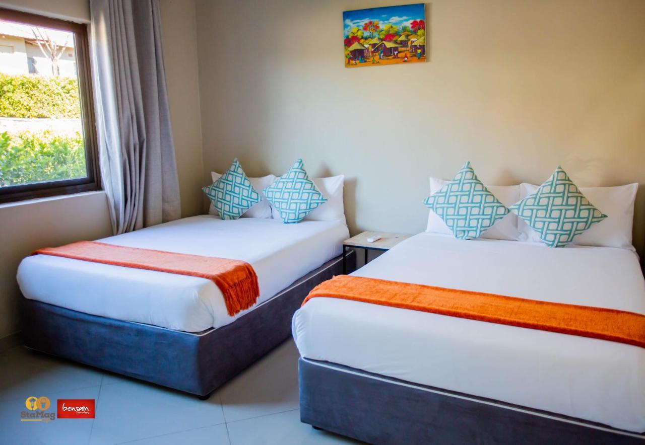 Douglas Lodge & Apartments Лилонгве Екстериор снимка