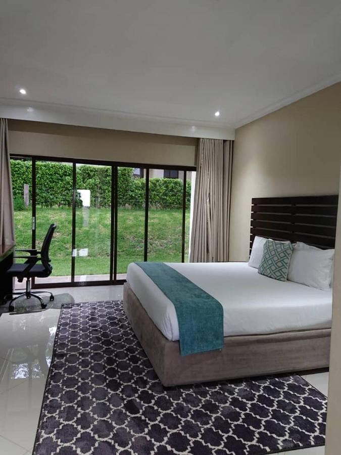 Douglas Lodge & Apartments Лилонгве Екстериор снимка